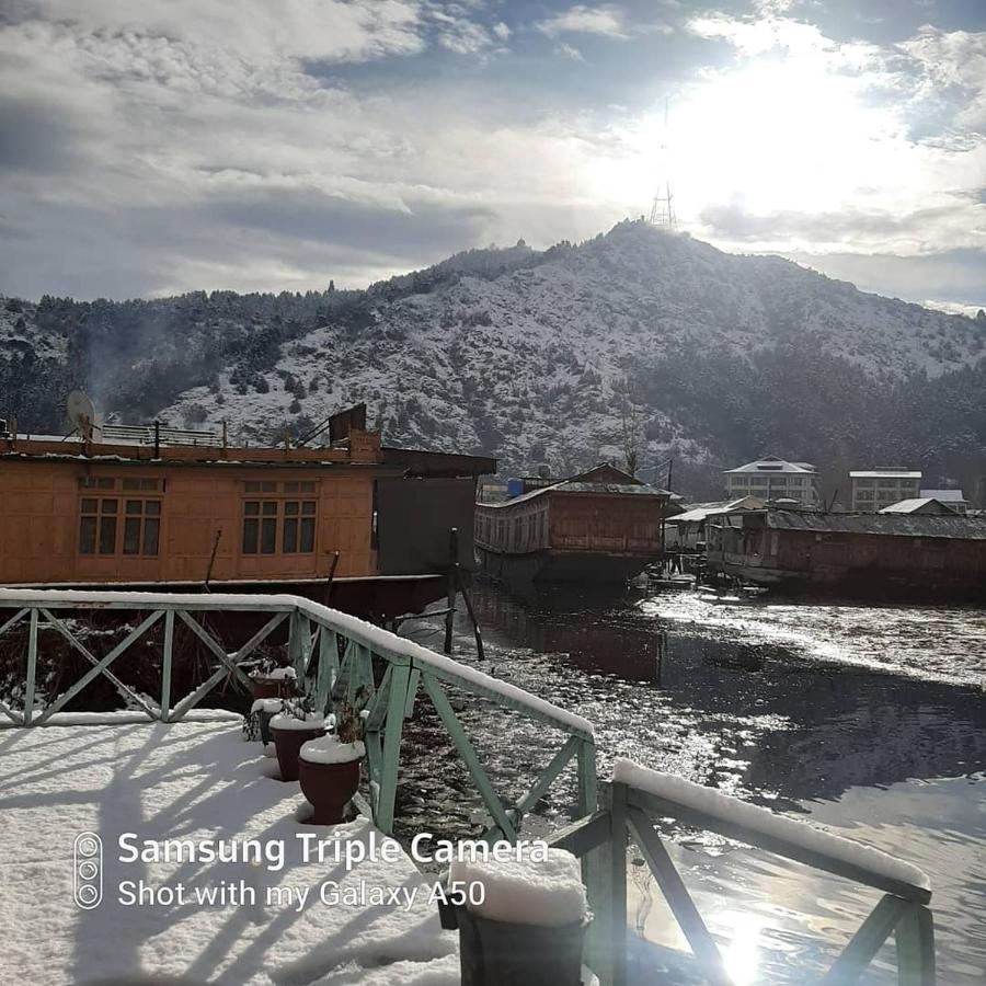 Houseboat - City Of Kashmir Hotel Srīnagar Esterno foto